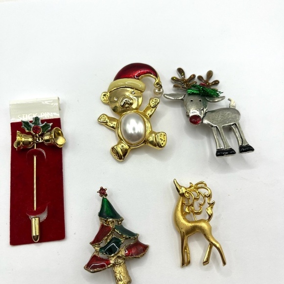 Vintage Christmas Brooch 5 Holly & Jingle Bells Santa Reindeer Tree Pin Lot - Picture 1 of 14